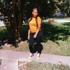 Meet your Posher, Arielle